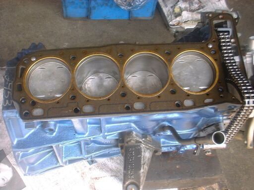 Mベンツ190E-25-16Vエンジンヘツトガスケツト交換実施中