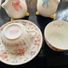 本日14日
まで 懐かしい可愛いソープ入れコーヒーカップ2個1個セットはNARUMIです お皿2枚➕お皿何枚かの画像
