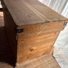 昭和レトロな大型箱、木製箱、茶箱、道具入れの画像