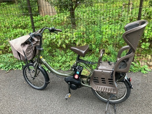 モスグリーンの子供乗せ電動自転車