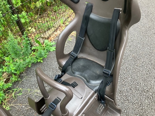 モスグリーンの子供乗せ電動自転車