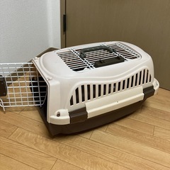 ペット用ハードキャリーS  ブラシ付きの画像
