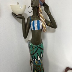 間接照明　アフリカ女性の画像
