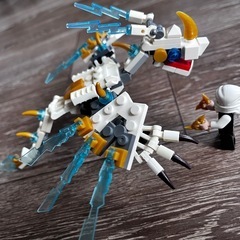 LEGO互換性ブロック／ドラゴンと忍者の画像