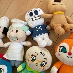アンパンマンキャラクターのぬいぐるみの画像