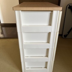 木製天板製プラスチックチェストの画像
