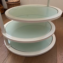ガラス製ローテーブルの画像