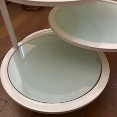 ガラス製ローテーブルの画像