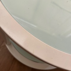 ガラス製ローテーブルの画像