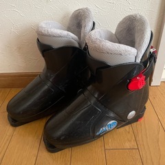スキー靴／黒色の画像
