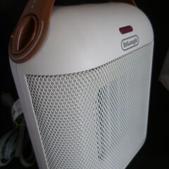  De'Longhi HFX30C11-IW デロンギ セラミックファンヒーター カプスーラ 家電 暖房器具/簡易動作確認済み・美品・現状渡しの画像