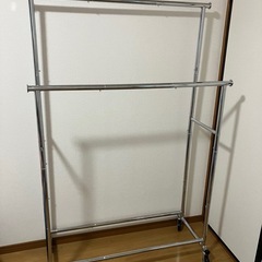 ハンガーラックの画像