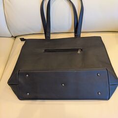 黒色トートバッグの画像
