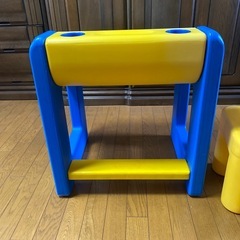 little tikes キッズデスク　椅子セット
の画像