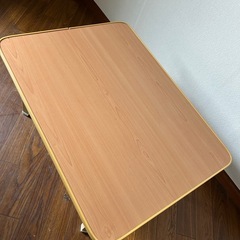 折りたたみテーブルの画像