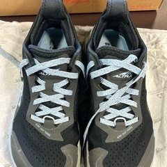 トレイルランニングシューズ25.5cmの画像