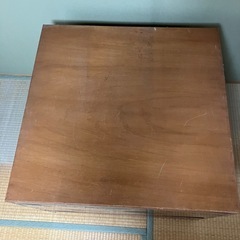 レトロな3段タンスの画像