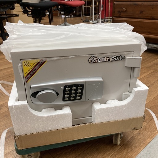 ジモティー限定価格！S120 ⭐ 未使用品 SENTRY テンキー式 耐火金庫 家庭用 小型 15L JBS-NT310H