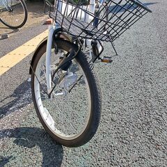 リサイクルショップどりーむ天保山店　No504　自転車　20インチ　折りたたみ式で便利🎵　6段切替・ハロゲンライト・カゴ付き🎵の画像
