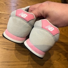 ニューバランス　スニーカー　キッズ　19センチの画像