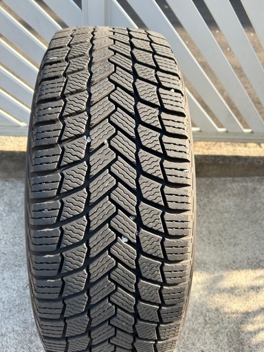 スタッドレスタイヤ　ミシュラン　エクストレイル着用