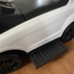 子供　足漕ぎ自動車　ベンツの画像