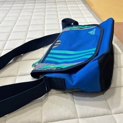 adidasショルダーバッグの画像