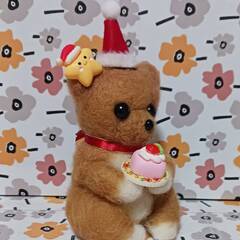  羊毛フェルト サンタ帽のクマたん　早くケーキ食べたいなーの画像