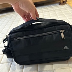 adidasショルダーバッグの画像
