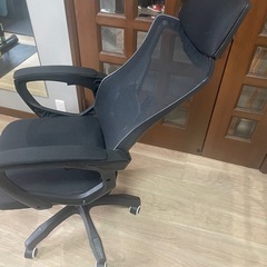 フットレスト付きオフィスチェアの画像
