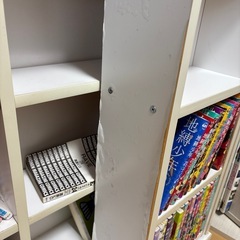 コメントが多いのでお値下げして早く取引出来る方にお譲りします！本棚の画像