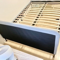 IKEA ベッド ダブルサイズ　完売カラー ライトグレー　SLATTUM スラットゥムの画像