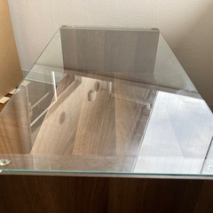 ガラスローテーブルの画像