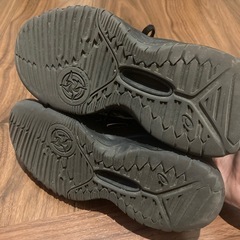 asics バッシュの画像