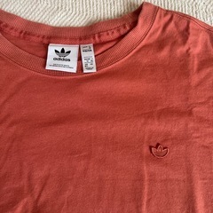 adidas Tシャツ　サーモンピンク色の画像