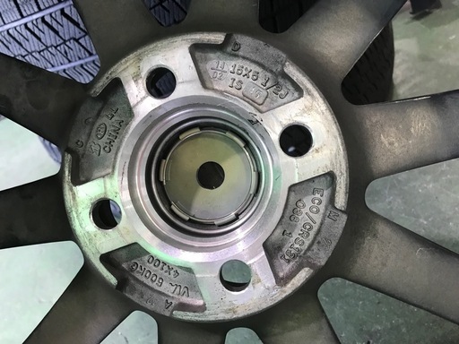 15インチ！5.5J +45 PCD100 4穴 ブリザック VRX２185/65R15  ４本セット