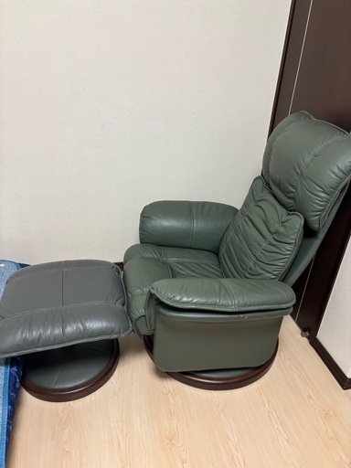 お話中　
ラストお値下げします！本革リクライニングチェア