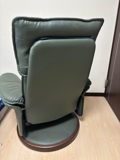 お話中　
ラストお値下げします！本革リクライニングチェア