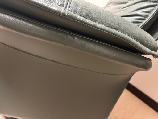 お話中　
ラストお値下げします！本革リクライニングチェア