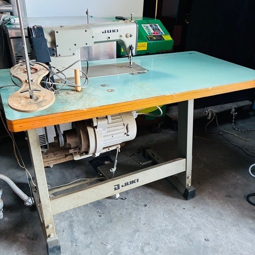 ⭐️JUKI⭐️ジューキ　業務用ミシン　DDL-227　通電確認済み