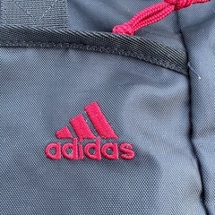 adidasトートバッグの画像