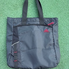 adidasトートバッグの画像