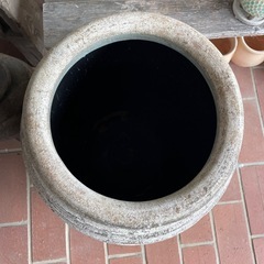 大型瓶　みずがめ　テラコッタ　植栽の画像