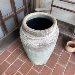 大型瓶　みずがめ　テラコッタ　植栽の画像