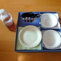 ケーキ皿とスプーンのセットの画像