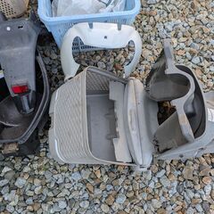 取り引き中、レッツ４、部品マフラー、メータ、タンク、ライト等と外装１式の画像