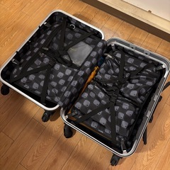 【無料/引き取り限定】スーツケース（キャスター1個破損あり、3〜5泊用） の画像