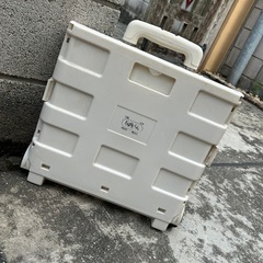 折りたたみ式キャリーボックス タイヤ2輪 フタ付きの画像