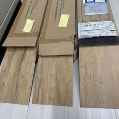 【未使用】サンゲツ　フロアタイル　WD-565  床材　サテンウッド　リフォーム材の画像