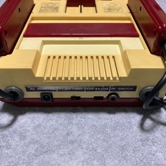 【取引中】【ジャンク】任天堂　ファミリーコンピュータ 本体　ＡＣアダプター付　 ファミコンの画像